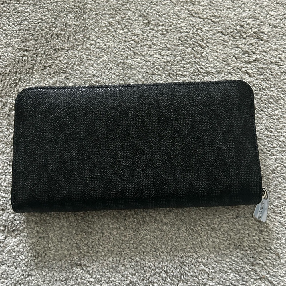 Michael Kors Continental Monogram Wallet - Picture 2 of 10
